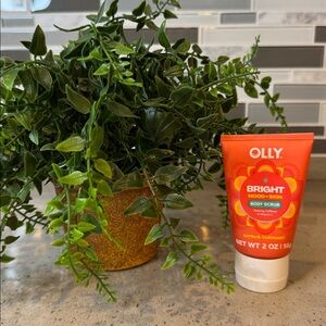 OLLY BRIGHT BODY SCRUB 2OZ